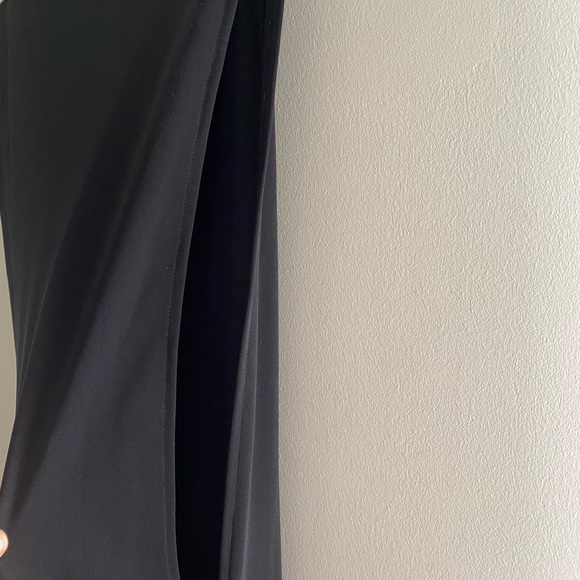 Jumpsuit with openings on both sides of the body. - Picture 2 of 4